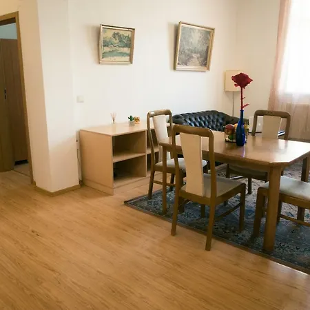 Town Hall 3 Bedroom *