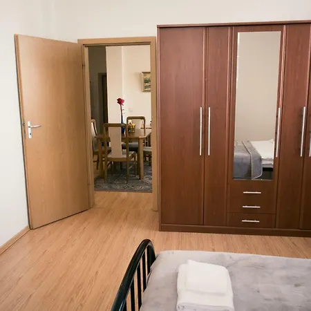 Town Hall 3 Bedroom Apartament