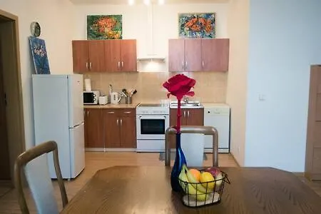 דירה Town Hall 3 Bedroom