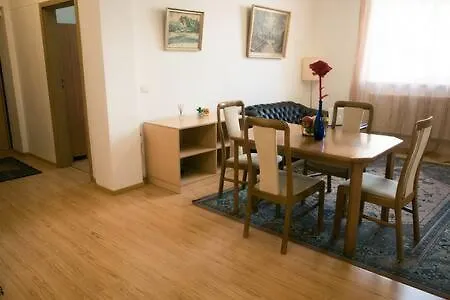 דירה Town Hall 3 Bedroom
