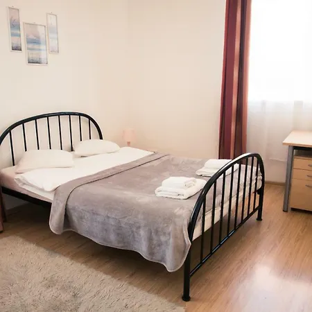 Town Hall 3 Bedroom Lejlighed *